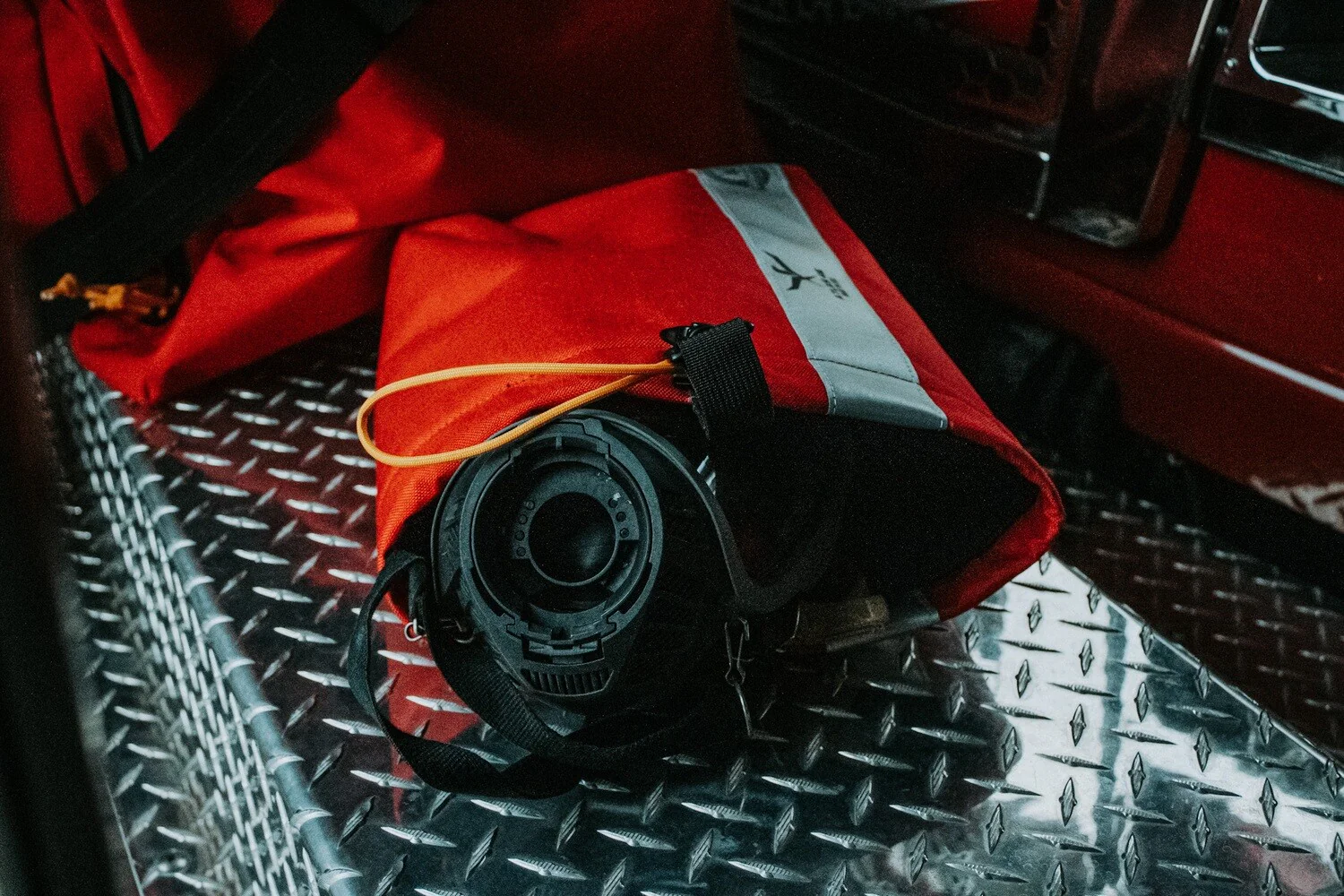 Atlas 46 Sentinel Emergency Solutions Deluxe SCBA Mask Bag (46ES-GMB-DLX-RD) - Image 3