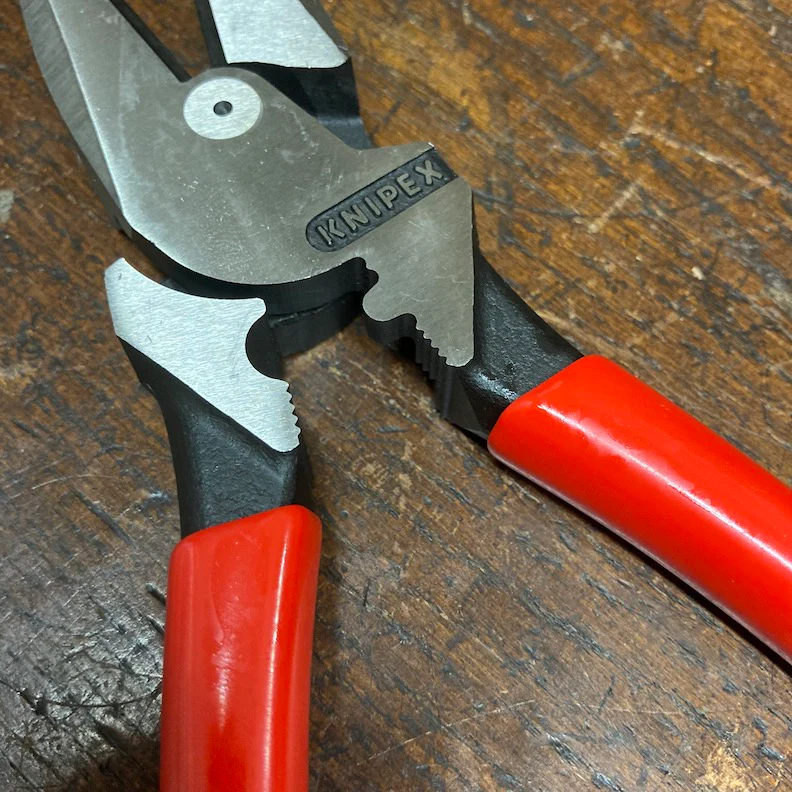 Knipex Lineman's Pliers w/ Fish Tape Puller & Crimper (0911240) - Image 4