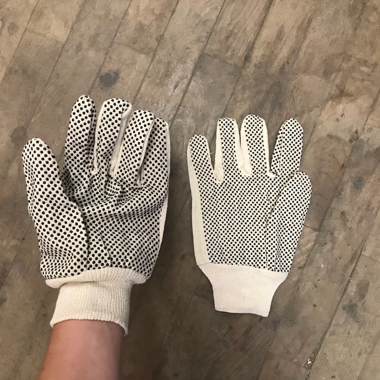 Plastic Dot Gloves (26297) - Image 2