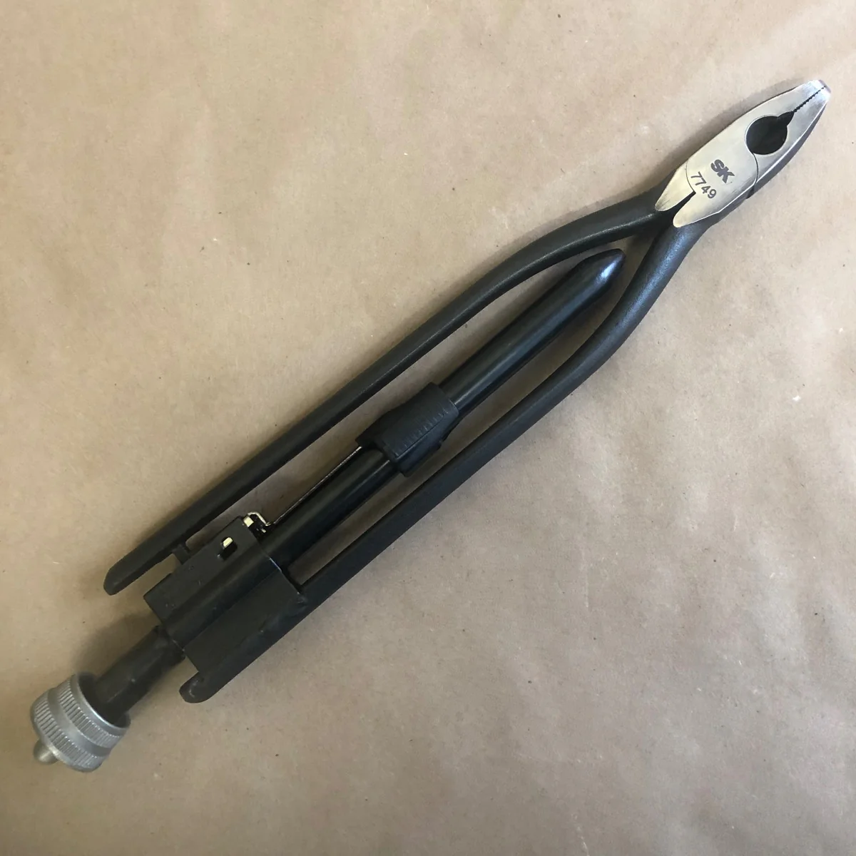 SK 12" Wire Twisting Pliers - Automatic Return (SK7749) - Image 3