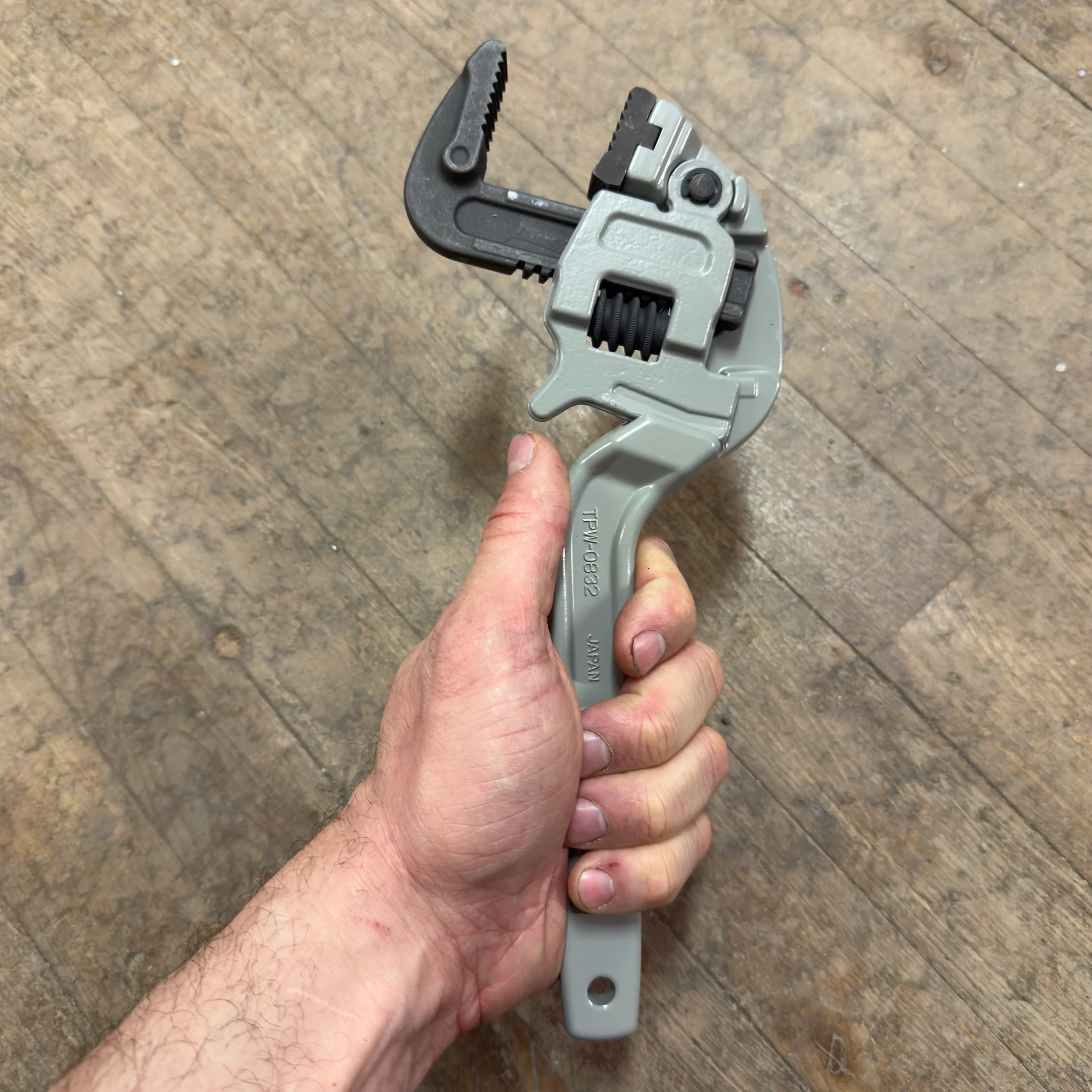 TOP Vertical Wide Pipe Wrench (TPW-0832) - Image 3