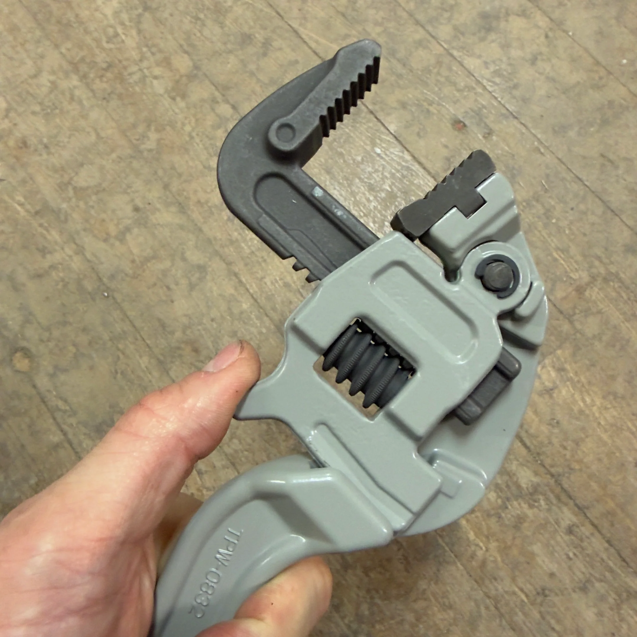 TOP Vertical Wide Pipe Wrench (TPW-0832) - Image 4