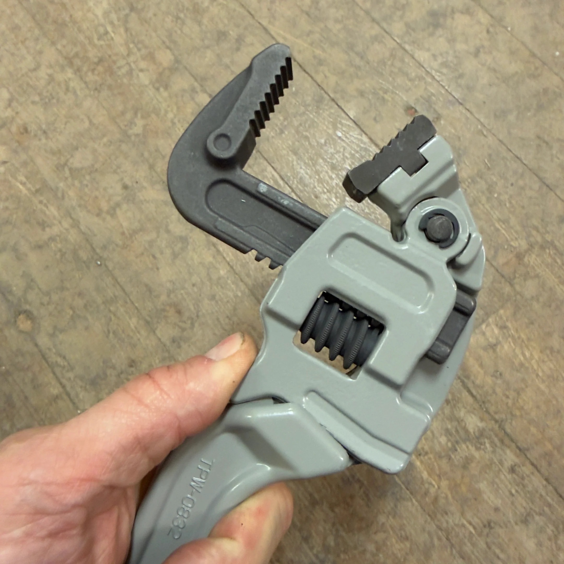 TOP Vertical Wide Pipe Wrench (TPW-0832) - Image 5