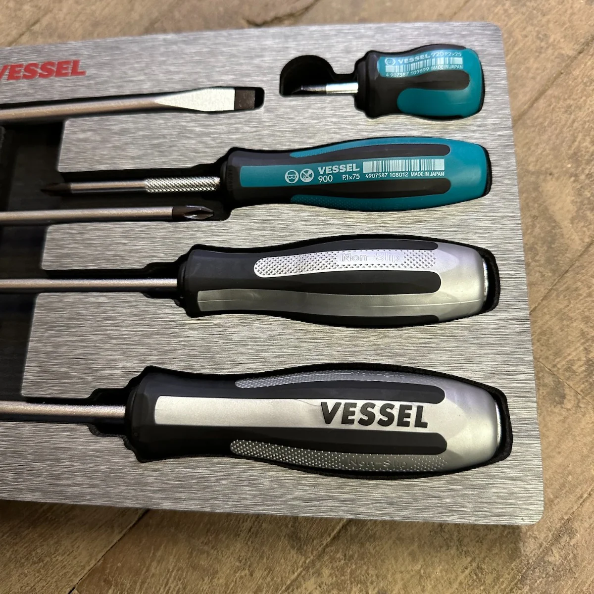 Vessel 8 Pc Megadora Impacta Assorted Screwdriver Set (980MIXEVA) - Image 3