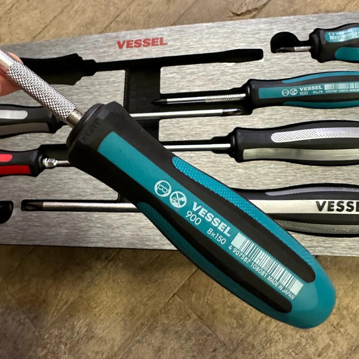 Vessel 8 Pc Megadora Impacta Assorted Screwdriver Set (980MIXEVA) - Image 4