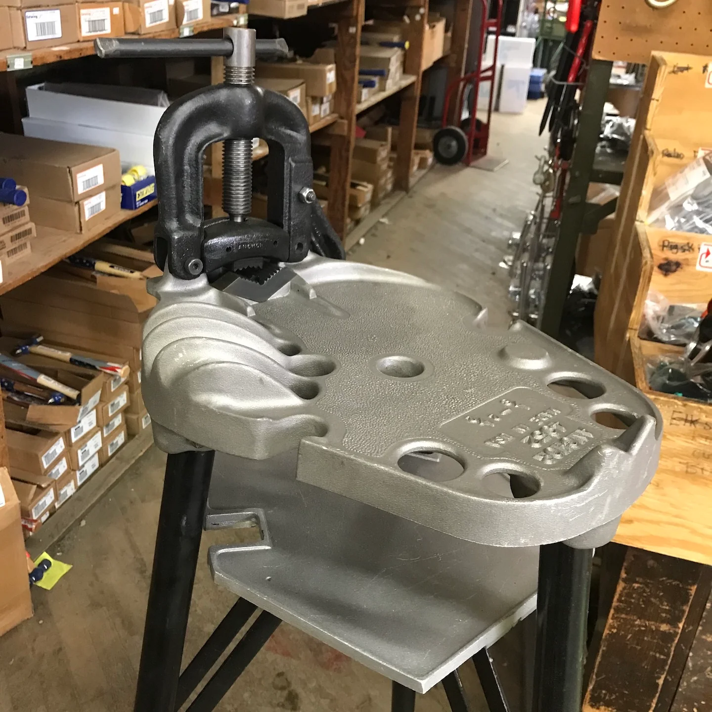 Pipe Stand w/ Vise 1/8" to 2 1/2" (4952) - Image 3