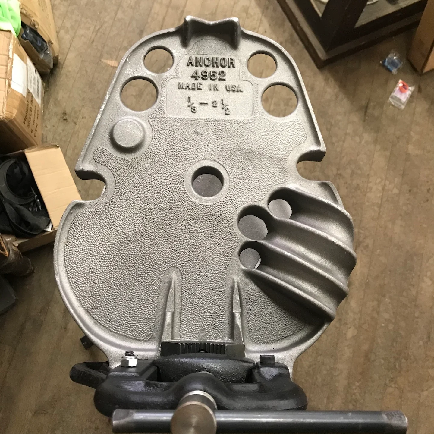 Pipe Stand w/ Vise 1/8" to 2 1/2" (4952) - Image 4